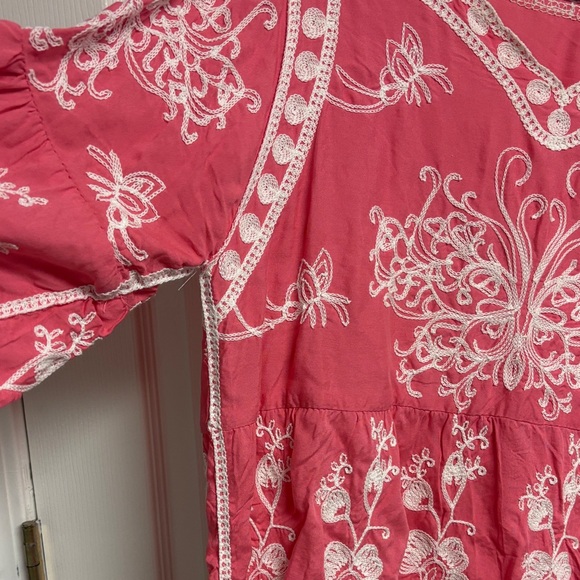 Chic Pink and White Embroidered Blouse - Picture 4 of 10